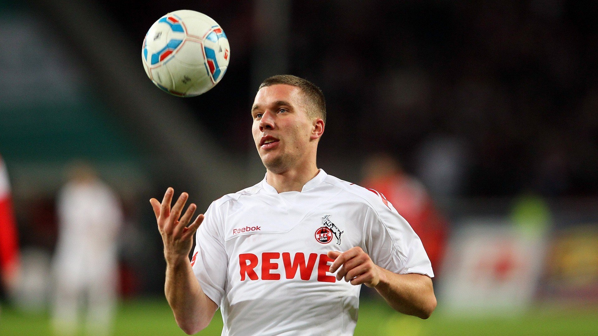 英超转会市场持续火热，英超转会期